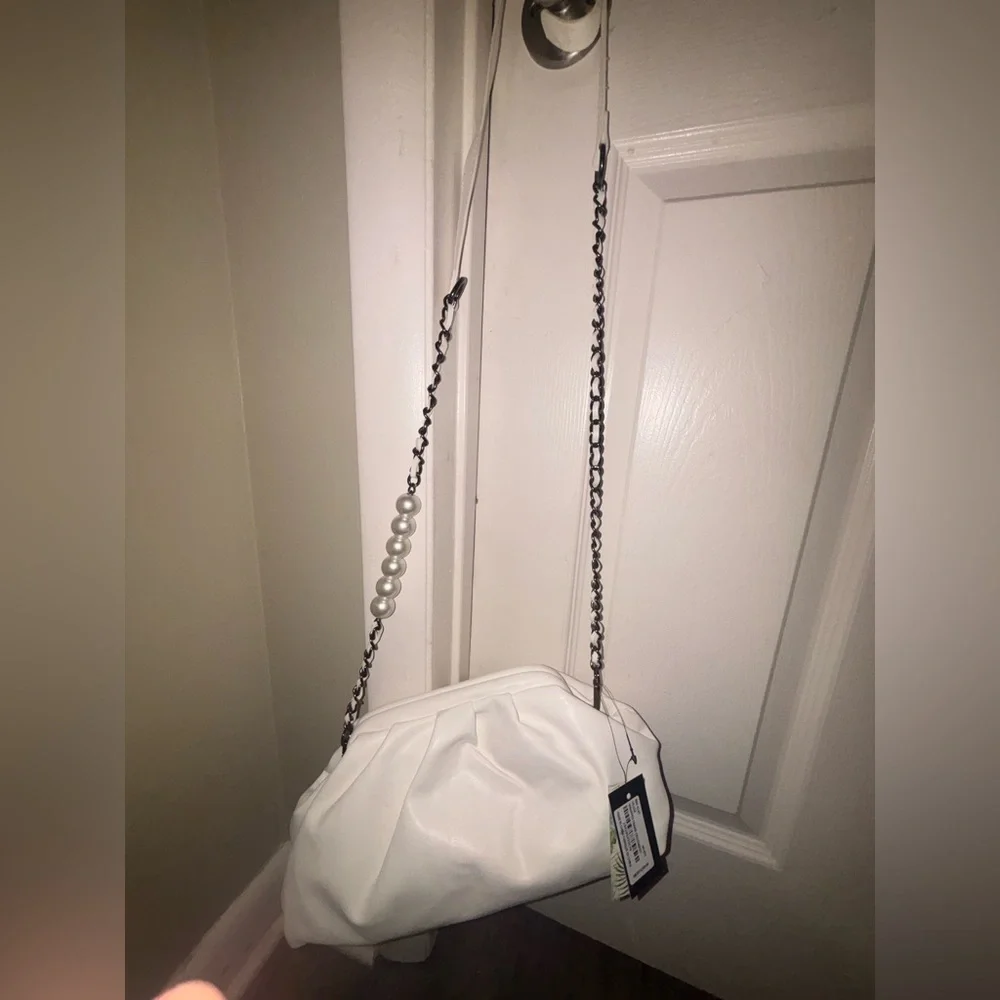 Badgley Mischka Elegant White Crossbody Bag